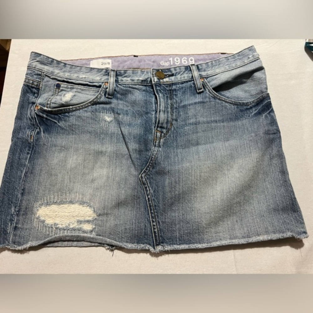 Gap 1969 Denim distressed skirt, size 29/8